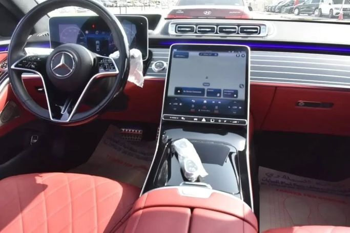 Used Mercedes-Benz Maybach S-Class 580 II (Z223), 4.0 l, 2021 in Sharjah by Alfaris Used Cars, Silver color.  | AUTO.AE
