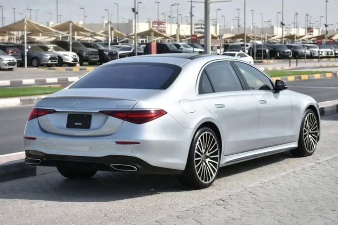 Used Mercedes-Benz Maybach S-Class 580 II (Z223), 4.0 l, 2021 in Sharjah by Alfaris Used Cars, Silver color.  | AUTO.AE