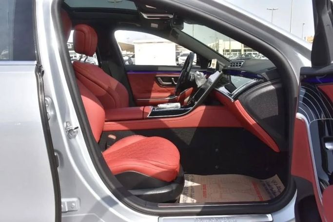 Used Mercedes-Benz Maybach S-Class 580 II (Z223), 4.0 l, 2021 in Sharjah by Alfaris Used Cars, Silver color.  | AUTO.AE