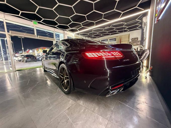 Подержанный Mercedes-Benz S-Class AMG 63 AMG III (W222, C217) Рестайлинг, 4.0 л, 2019 в Шардже от Elmorshedi Motors Черный цвет. Японская | AUTO.AE