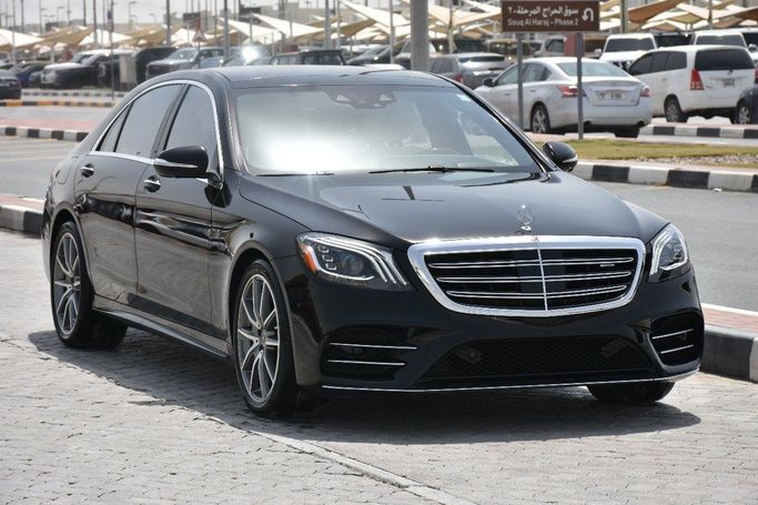 Подержанный Mercedes-Benz S-Class 500 Long 4MATIC VII (W223), 3.0 л, 2020 в Шардже от Alfaris Used Cars Черный цвет.  | AUTO.AE