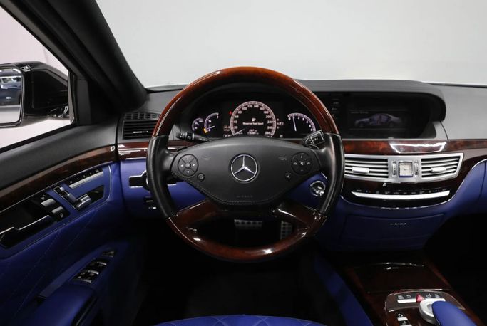 Подержанный Mercedes-Benz S-Class 350 V (W221) Рестайлинг, 3.5 л, 2010 в Шардже от Al Qassem Cars Trading Белый цвет. GCC | AUTO.AE