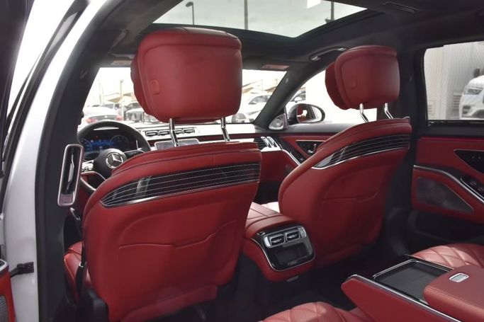 Used Mercedes-Benz S-Class 580 4MATIC VII (W223), 4.0 l, 2023 in Sharjah by Alfaris Used Cars, White color.  | AUTO.AE