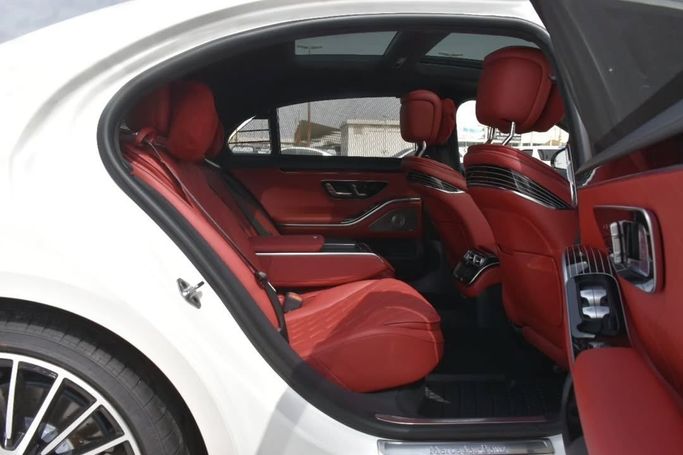 Used Mercedes-Benz S-Class 580 4MATIC VII (W223), 4.0 l, 2023 in Sharjah by Alfaris Used Cars, White color.  | AUTO.AE