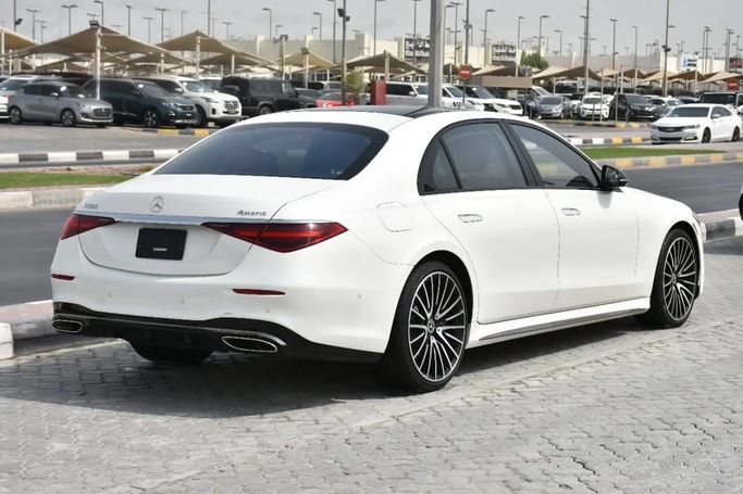Used Mercedes-Benz S-Class 580 4MATIC VII (W223), 4.0 l, 2023 in Sharjah by Alfaris Used Cars, White color.  | AUTO.AE