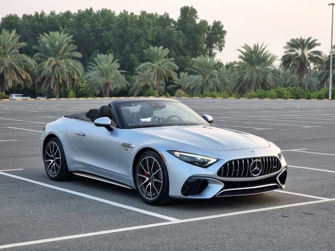 Подержанный Mercedes-Benz SL-Class AMG 63 AMG IV (R232), 4.0 л, 2022 в Шардже Серебристый цвет. Американская | AUTO.AE