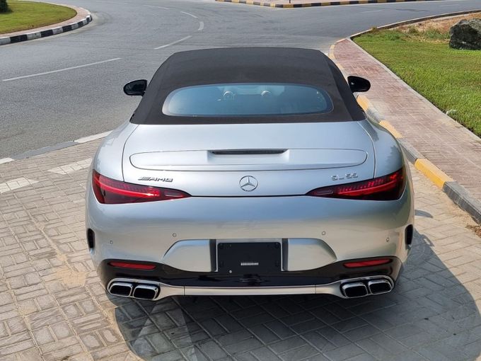 Подержанный Mercedes-Benz SL-Class AMG 63 AMG IV (R232), 4.0 л, 2022 в Шардже Серебристый цвет. Американская | AUTO.AE