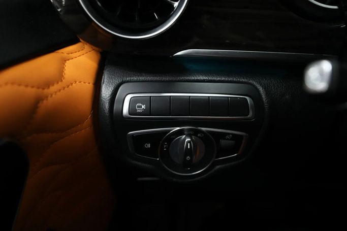 Подержанный Mercedes-Benz V-Class 250 III (W447) Рестайлинг, 2.0 л, 2020 в Шардже от Al Qassem Cars Trading Тёмно-синий цвет. GCC | AUTO.AE