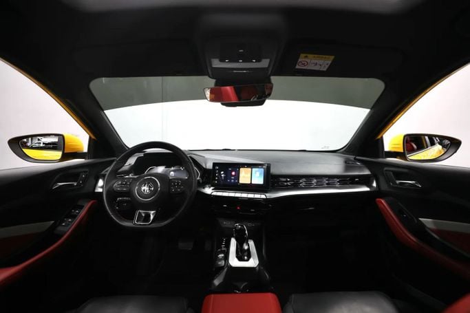 Подержанный MG 5 II, 1.5 л, 2023 в Шардже от Al Qassem Cars Trading Желтый цвет. GCC | AUTO.AE