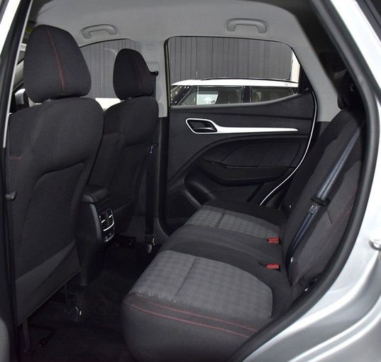 Подержанный MG ZS II Рестайлинг, 999 л, 2023 в Шардже от Honey Gidosha Used Cars Tr. Серебристый цвет.  | AUTO.AE