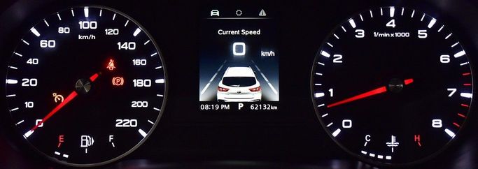 Подержанный MG ZS II Рестайлинг, 999 л, 2023 в Шардже от Honey Gidosha Used Cars Tr. Серебристый цвет.  | AUTO.AE