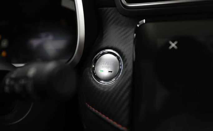 Подержанный MG ZS II Рестайлинг, 1.5 л, 2023 в Шардже от Al Qassem Cars Trading Серебристый цвет. GCC | AUTO.AE