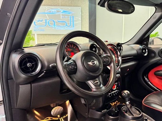 Used MINI Countryman Cooper II, 1.5 l, 2017 in Sharjah by Ayoon Alhoot Motors, White color. GCC Specs | AUTO.AE