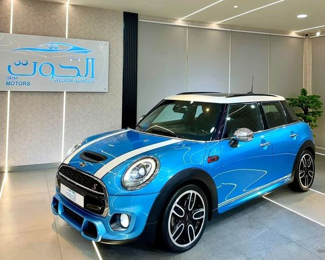 Подержанный MINI Hatch Cooper S III (F55/F56), 2.0 л, 2017 в Шардже от Ayoon Alhoot Motors Голубой цвет. GCC | AUTO.AE