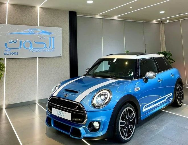 Подержанный MINI Hatch Cooper S III (F55/F56), 2.0 л, 2017 в Шардже от Ayoon Alhoot Motors Голубой цвет. GCC | AUTO.AE