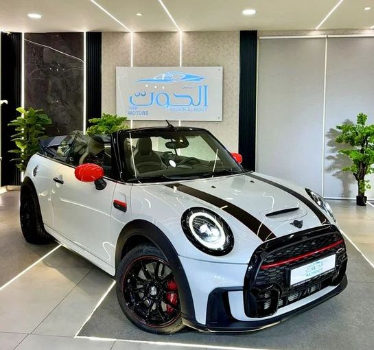 Подержанный MINI Hatch John Cooper Works III (F55/F56) Рестайлинг 2, 2.0 л, 2022 в Шардже от Ayoon Alhoot Motors Белый цвет. GCC | AUTO.AE