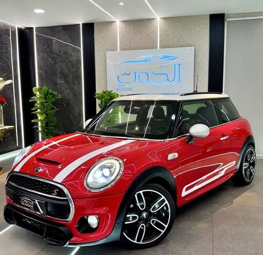 Подержанный MINI Hatch Cooper S III (F55/F56), 2.0 л, 2017 в Шардже от Ayoon Alhoot Motors Красный цвет. GCC | AUTO.AE