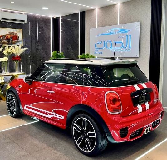 Used MINI Hatch Cooper S III (F55/F56), 2.0 l, 2017 in Sharjah by Ayoon Alhoot Motors, Red color. GCC Specs | AUTO.AE