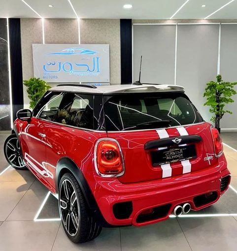Used MINI Hatch Cooper S III (F55/F56), 2.0 l, 2017 in Sharjah by Ayoon Alhoot Motors, Red color. GCC Specs | AUTO.AE