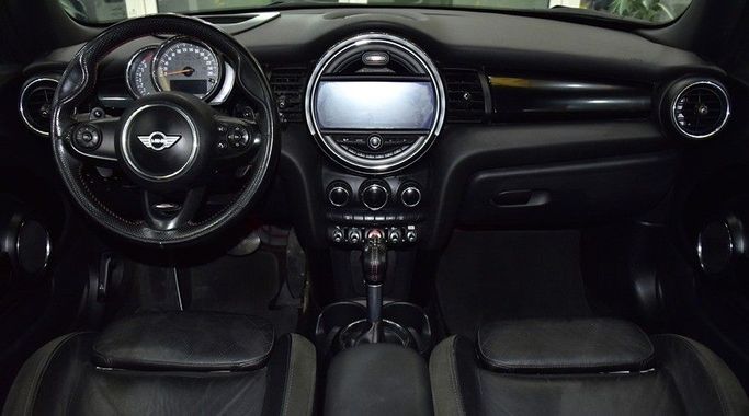 Подержанный MINI Hatch Cooper S III (F55/F56), 2.0 л, 2018 в Шардже от Honey Gidosha Used Cars Tr. Зеленый цвет.  | AUTO.AE
