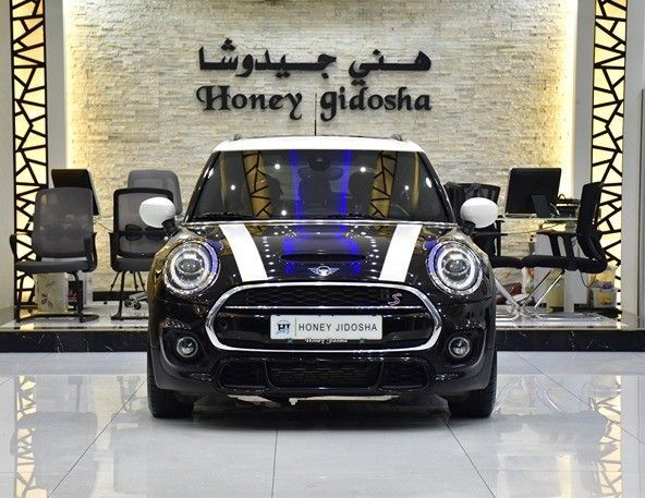 Подержанный MINI Hatch Cooper S III (F55/F56) Рестайлинг, 2.0 л, 2021 в Шардже от Honey Gidosha Used Cars Tr. Черный цвет.  | AUTO.AE