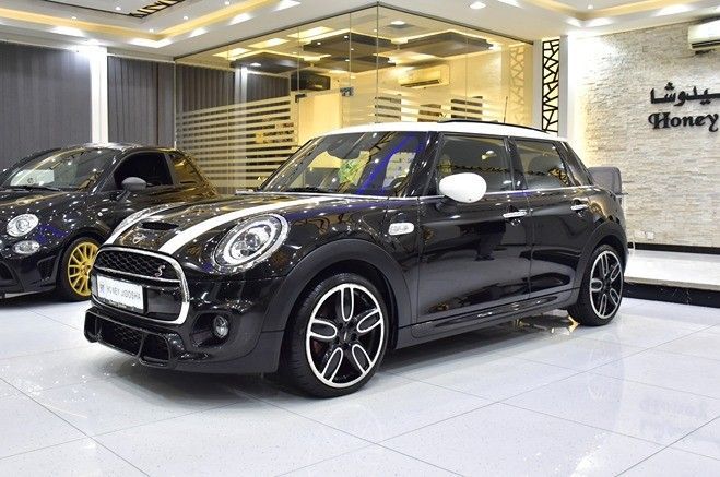 Подержанный MINI Hatch Cooper S III (F55/F56) Рестайлинг, 2.0 л, 2021 в Шардже от Honey Gidosha Used Cars Tr. Черный цвет.  | AUTO.AE
