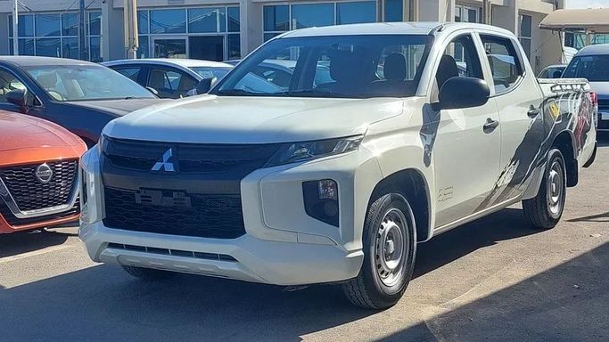 Used Mitsubishi L200 V Facelift, 2.4 l, 2020 in Sharjah by Sama alsaadah Cars, White color. GCC Specs | AUTO.AE