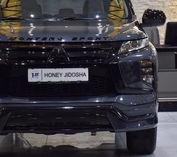 Used Mitsubishi Montero Sport III Facelift, 3.0 l, 2023 in Sharjah by Honey Gidosha Used Cars Tr., Grey color.  | AUTO.AE