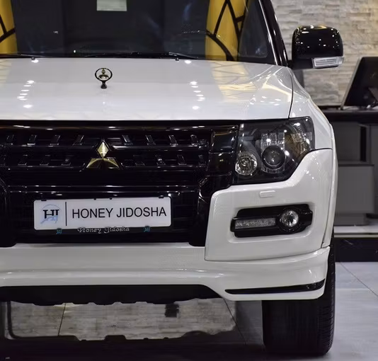 Used Mitsubishi Pajero IV Facelift 2, 3.8 l, 2020 in Sharjah by Honey Gidosha Used Cars Tr., White color.  | AUTO.AE
