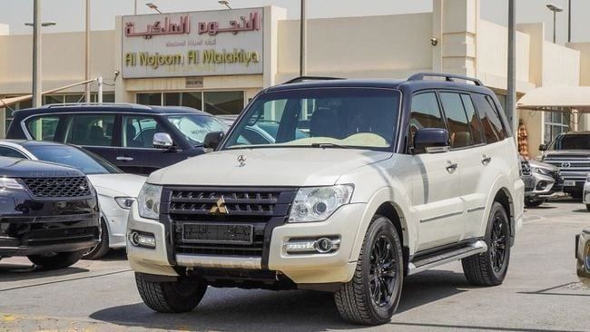 Used Mitsubishi Pajero IV Facelift 2, 3.0 l, 2018 in Sharjah by Alnujoom Al Malakiah Used Cars, White color. GCC Specs | AUTO.AE