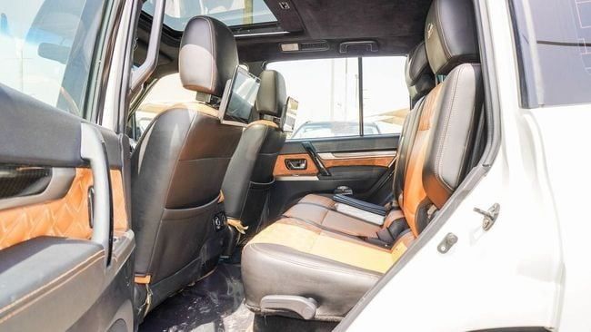Used Mitsubishi Pajero IV Facelift 2, 3.0 l, 2018 in Sharjah by Alnujoom Al Malakiah Used Cars, White color. GCC Specs | AUTO.AE
