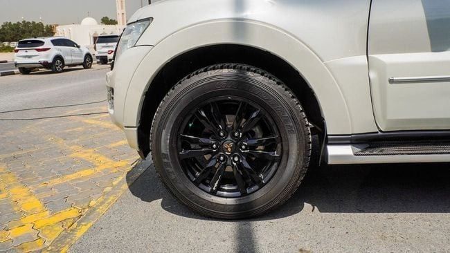 Used Mitsubishi Pajero IV Facelift 2, 3.0 l, 2018 in Sharjah by Alnujoom Al Malakiah Used Cars, White color. GCC Specs | AUTO.AE
