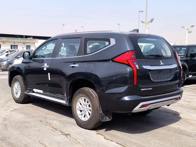 Новый Mitsubishi Pajero Sport III Рестайлинг, 2.4 л, 2025 в Шардже от Nour Alnukhba Motors Черный цвет. GCC | AUTO.AE