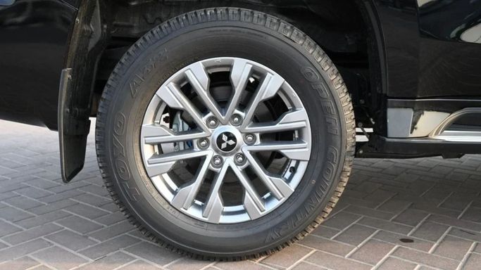 New Mitsubishi Pajero Sport III Facelift, 2.4 l, 2023 in Sharjah by Nour Alnukhba Motors, Black color. Other | AUTO.AE