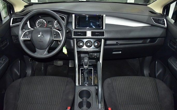 Used Mitsubishi Xpander I, 1.5 l, 2022 in Sharjah by Honey Gidosha Used Cars Tr., Silver color.  | AUTO.AE