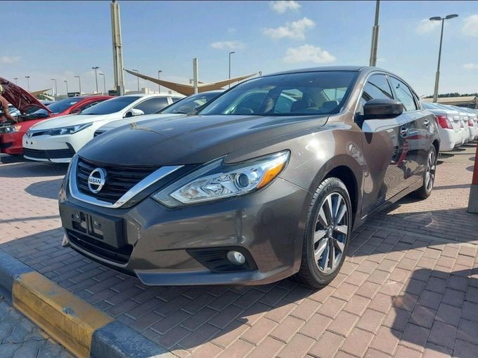 Подержанный Nissan Altima V (L33) Рестайлинг, 3.5 л, 2017 в Шардже от Alhamoor Used Cars Коричневый цвет. GCC | AUTO.AE