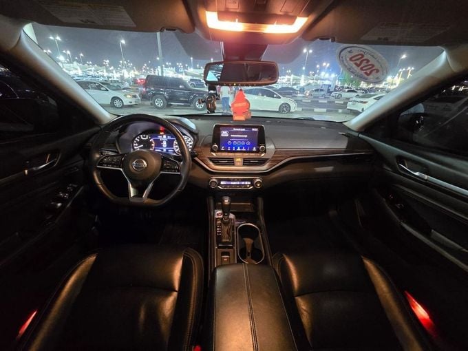 Used Nissan Altima VI (L34), 2.0 l, 2020 in Sharjah by Rebou Najd Used Cars, Silver color. American Specs | AUTO.AE