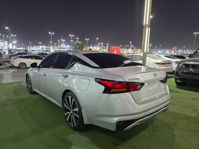 Used Nissan Altima VI (L34), 2.0 l, 2020 in Sharjah by Rebou Najd Used Cars, Silver color. American Specs | AUTO.AE