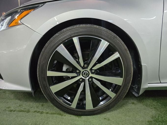 Used Nissan Altima VI (L34), 2.0 l, 2020 in Sharjah by Rebou Najd Used Cars, Silver color. American Specs | AUTO.AE