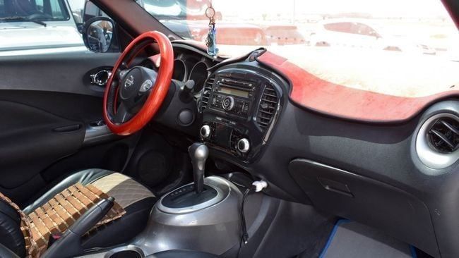 Подержанный Nissan Juke I Рестайлинг, 1.6 л, 2014 в Шардже от Alnujoom Al Malakiah Used Cars Серебристый цвет. GCC | AUTO.AE