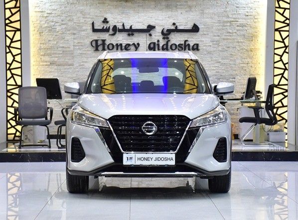 Подержанный Nissan Kicks I Рестайлинг, 1.6 л, 2022 в Шардже от Honey Gidosha Used Cars Tr. Серебристый цвет.  | AUTO.AE