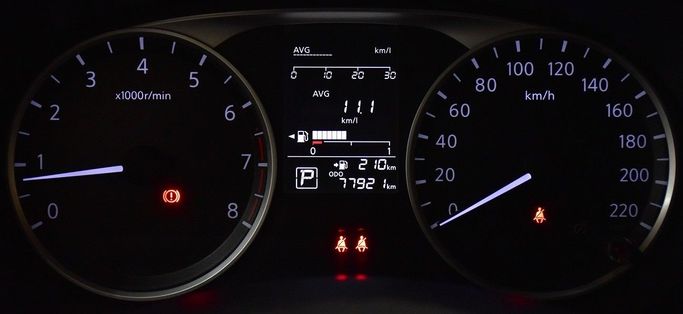 Подержанный Nissan Kicks I Рестайлинг, 1.6 л, 2022 в Шардже от Honey Gidosha Used Cars Tr. Серебристый цвет.  | AUTO.AE