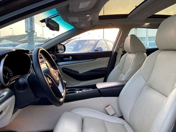 Подержанный Nissan Maxima VIII (A36), 3.5 л, 2017 в Шардже от Ahmad alkhodari Motors Коричневый цвет. GCC | AUTO.AE