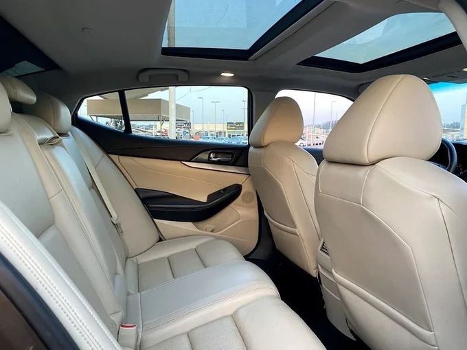 Подержанный Nissan Maxima VIII (A36), 3.5 л, 2017 в Шардже от Ahmad alkhodari Motors Коричневый цвет. GCC | AUTO.AE