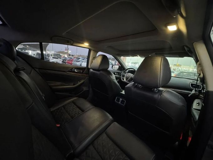 Подержанный Nissan Maxima VIII (A36), 3.5 л, 2016 в Шардже от Nour Alnukhba Motors Серый цвет. Корейская | AUTO.AE