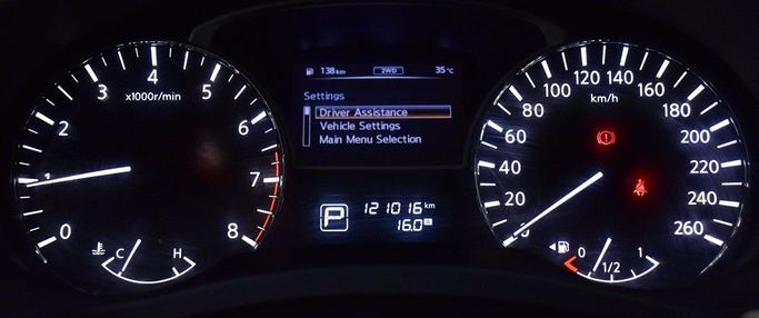 Used Nissan Pathfinder IV, 3.5 l, 2015 in Sharjah by Honey Gidosha Used Cars Tr., White color.  | AUTO.AE