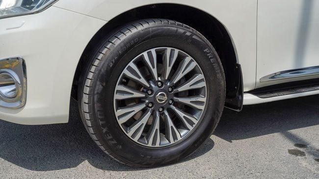 Used Nissan Patrol VI (Y62), 5.6 l, 2014 in Sharjah by Alnujoom Al Malakiah Used Cars, White color. GCC Specs | AUTO.AE