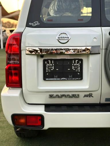 Подержанный Nissan Patrol V (Y61) Рестайлинг, 4.8 л, 2022 в Шардже от Ahmad alkhodari Motors Белый цвет. GCC | AUTO.AE