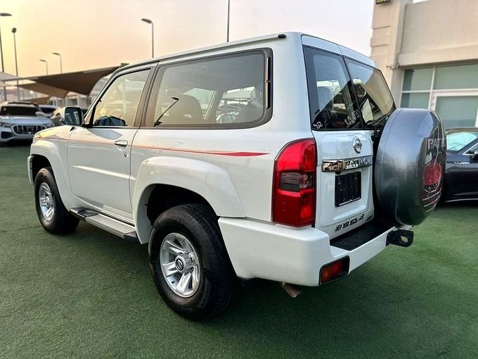 Подержанный Nissan Patrol V (Y61) Рестайлинг, 4.8 л, 2022 в Шардже от Ahmad alkhodari Motors Белый цвет. GCC | AUTO.AE