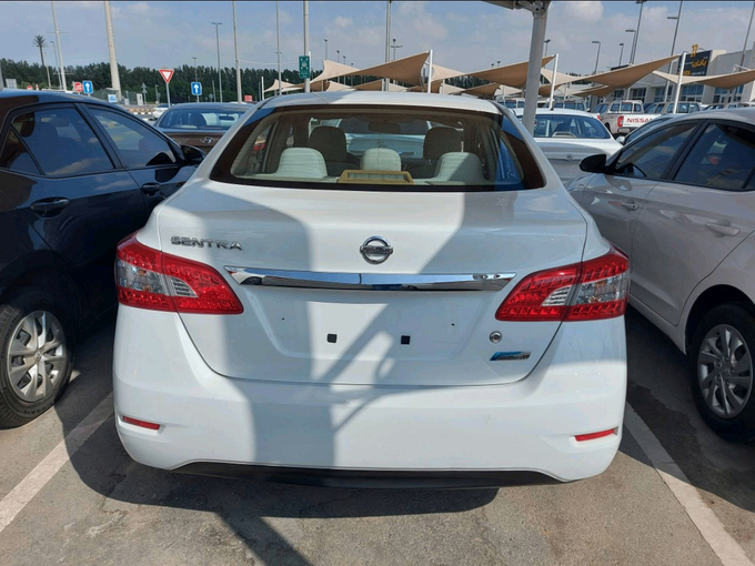 Подержанный Nissan Sentra VII (B17), 1.8 л, 2016 в Шардже от Alhamoor Used Cars Белый цвет. GCC | AUTO.AE